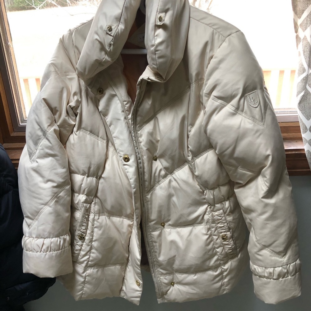 Like new white puffer jacket